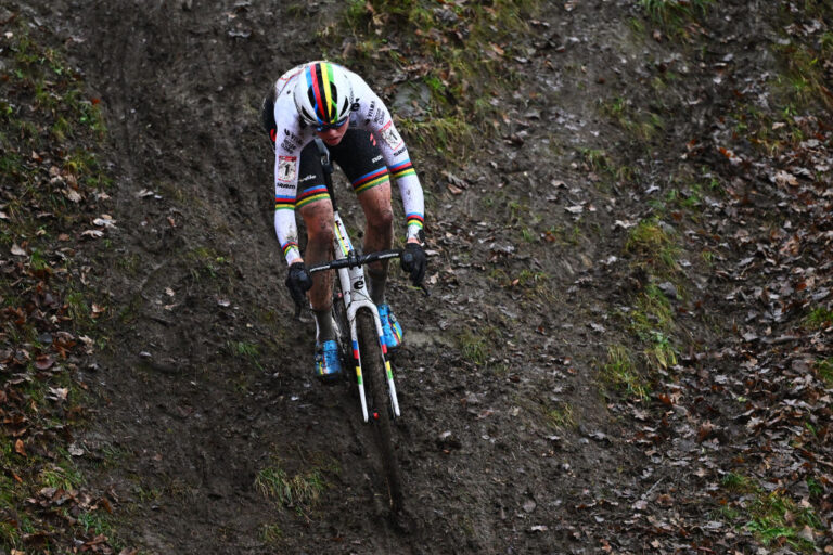 'Jeg vidste ikke rigtig, hvem jeg var uden for racing længere'-Fem Van Empel til at fastgøre et nummer igen på La Choralis Fourmies, men Cyclocross Focus Bruels Return of Three-Time World Champion
