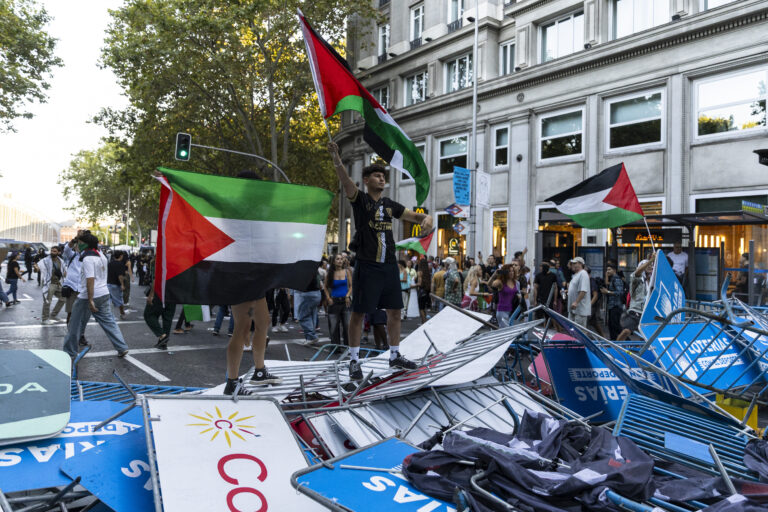 Vuelta A España protesterer 'Koprør Spaniens evne til at være vært for store internationale sportsbegivenheder', siger UCI