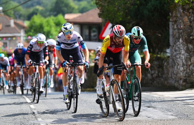 Vuelta A España Stage 12 Live: Race in Bits As Break forsøger at danne
