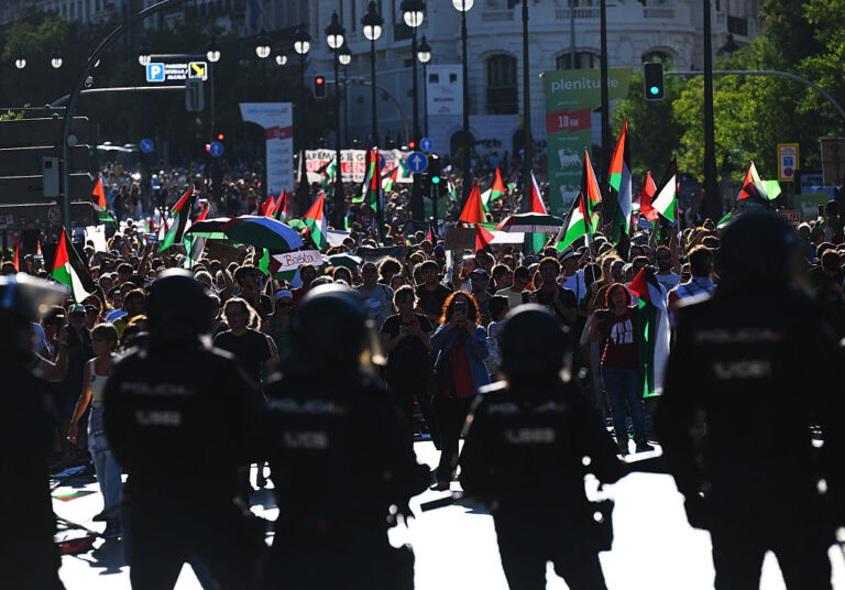 Vuelta en España slutter i kaos og forstyrrelser, da pro-palæstina demonstranter overtager Madrid Circuit