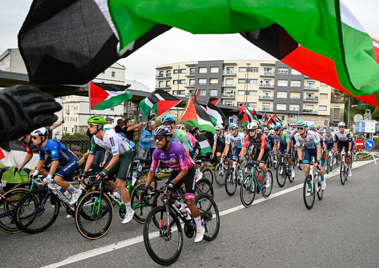 'Gør alt for at sikre begivenheden'-Visma-Lease en cykelopkald på Vuelta en España for at handle og offentligheden for ikke at blande sig