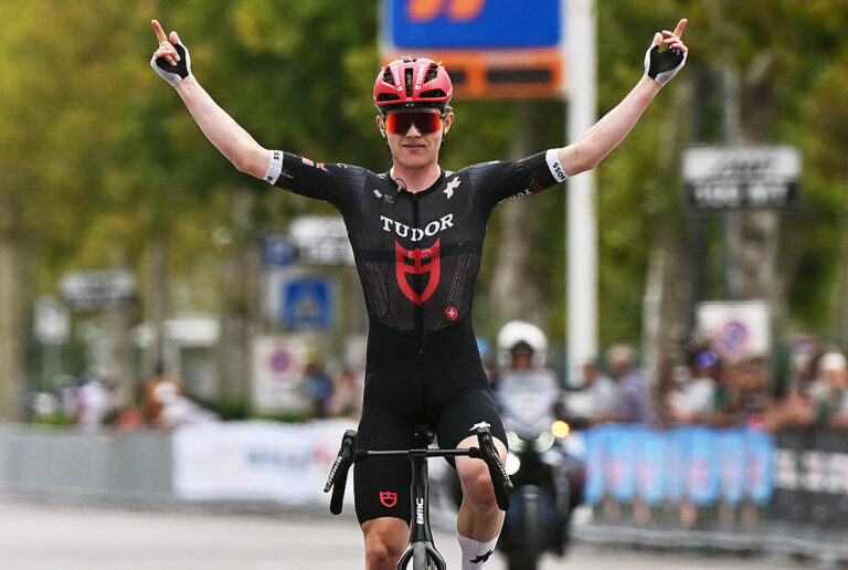Memorial Marco Pantani 2025: Michael Storer tager sejr fra udbrud