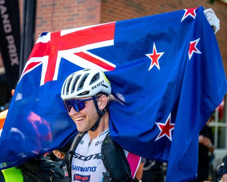 Tidlige lanceringer Secure Cameron Jones og Sofía Gómez Villafañe vinder på Little Sugar MTB
