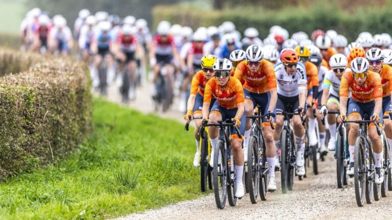 Debat: Var det hollandske ret til at jage deres egen holdkammerat ved verdensmesterskabet Gravel? Er grus en holdsport eller en individuel?