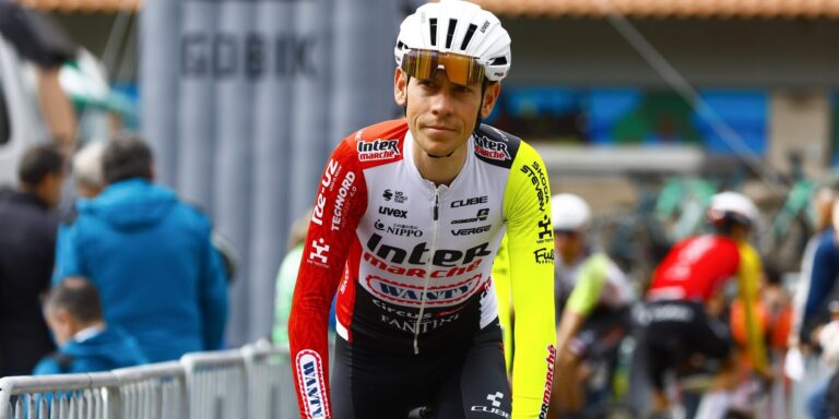 Honor Guard for Five Riders på 2025 Tour of Lombardy