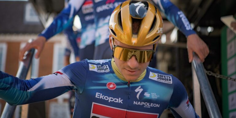Remco Evenepoel starter det sidste løb med et stærkt hold