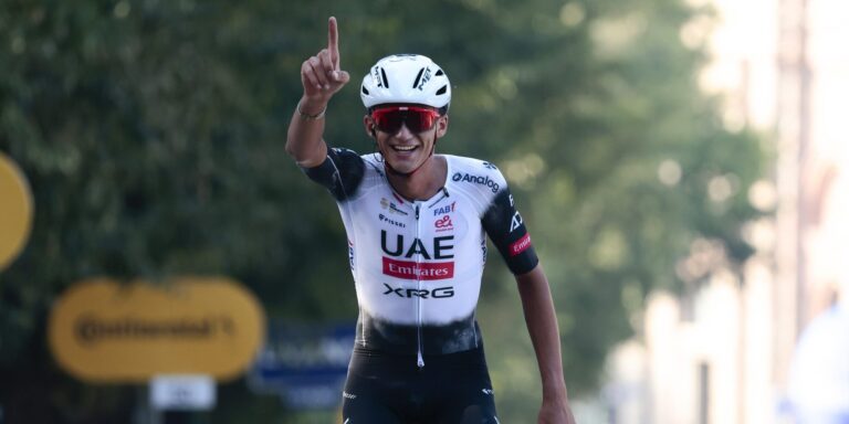 Isaac del Toro er i en egen klasse i Gran Piemonte, Bauke Mollema tager sin første podiumplads i årevis