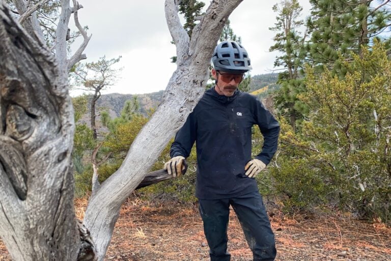 Udendørs forskning Freewheel Half-Zip Hoodie Review: Et alsidigt lag til kølige, for det meste tørre forhold