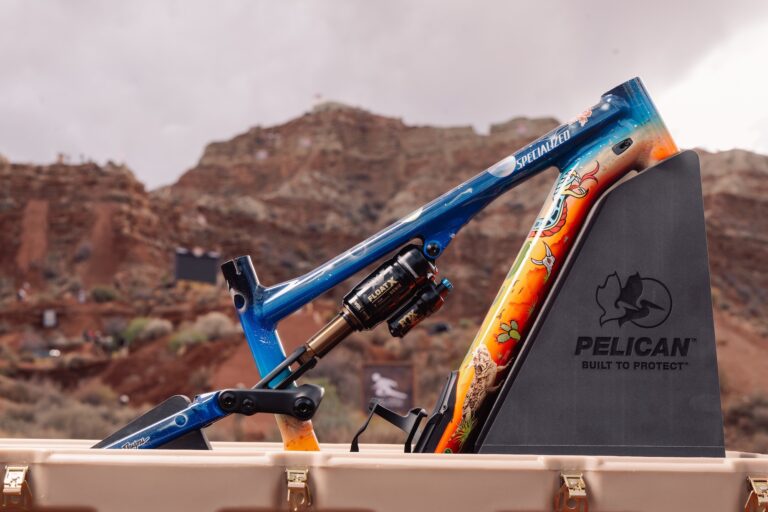 Specialized og Troy Lee Designs giver væk en håndmalet Stumpjumper 15 til Rampage