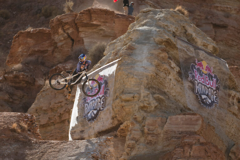 Emil Johansson med skadesopdatering efter styrt: hofteluksation ved Red Bull Rampage 2025