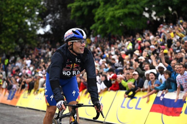 'Livet er en daglig kamp, og cykling hjælper mig med det' – Primož Roglič bliver filosofisk før 2026-sæsonen med Remco Evenepoel