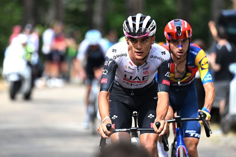 Isaac del Toro hævder UAE Team Emirates-XRGs 96. sejr i kalenderåret – men officielt er det holdets første i 2026-sæsonen