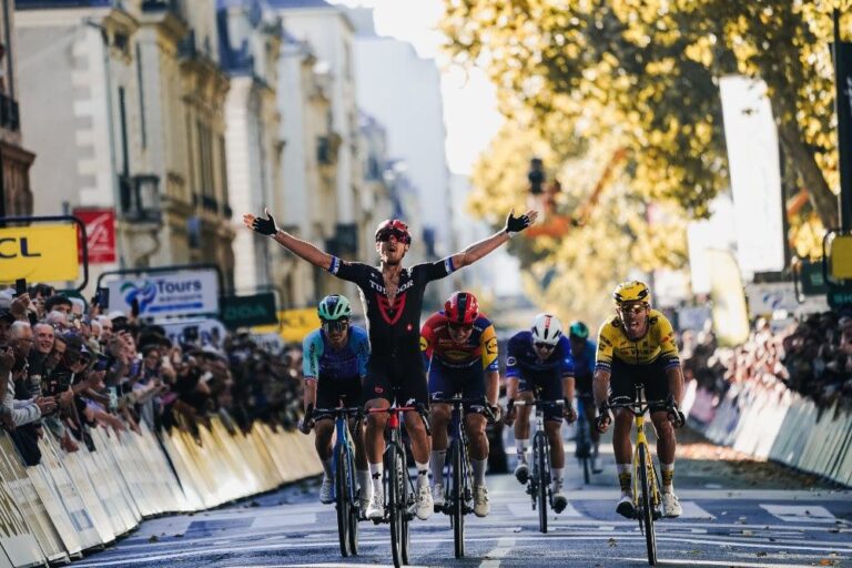 Paris Tours: Matteo Trentin hurtigst i Breakaway Sprint for at kræve hat-trick-sejr