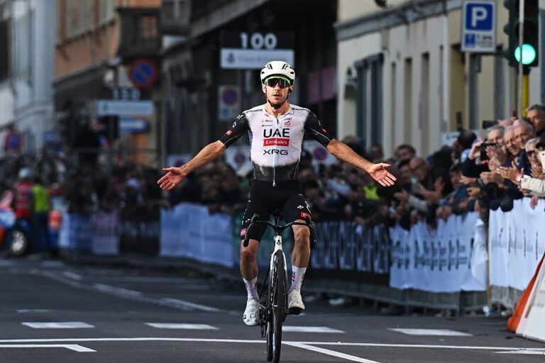 Adam Yates giver UAE Team Emirates XRG Win 91 i Coppa Agostoni