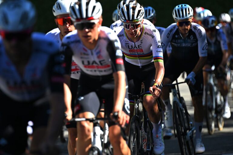 'Benene er gode, holdet er stærkt' – Tadej Pogačar støttet af UAE Super Team til Il Lombardia Record Bud