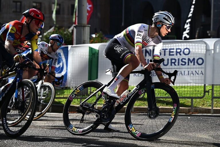 'Benene skal være gode til lørdag' – Tre Valli Varesine sejr understreger Tadej Pogačars allerede overvældende yndlingsstatus for Il Lombardia
