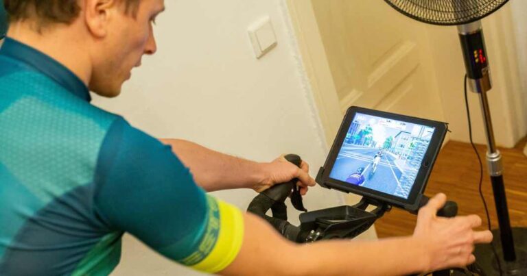 Zwift & Co. Grundlæggende udstyr: Det er det du skal bruge for at komme i gang med smart træning