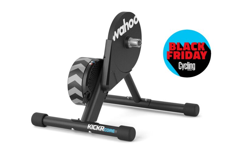 Skynde sig! Den originale Wahoo Kickr Core blev hurtigt udsolgt på Amazon, men du kan stadig få den for $400 denne Black Friday med Competitive Cyclist