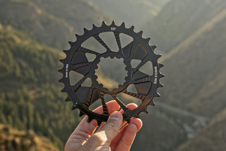 Wheels Mfg Direct Mount MTB kæderinge er amerikansk fremstillede hårde, i en regnbue af farver