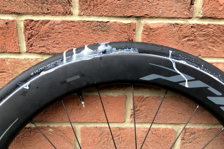 “Du bærer ikke et rør til nødsituationer med tubeless, det er hele pointen. TubeLESS, ikke tubeWITH” – Cyber Monday-aftalen, der satte vores Facebook-kommentarer i brand