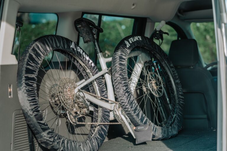 Granitdesign holder mudderet ude med nye Crust Mountainbike-dækdæksler