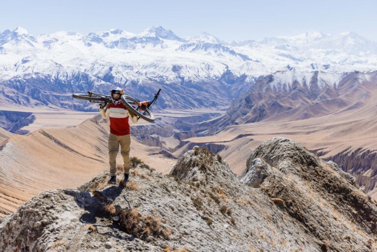 Gee Atherton udgiver Ridgeline VII Nepal: An Early Contender for MTB Film of the Year