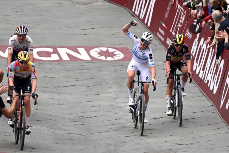 'Jeg kan ikke huske det her på recon' – Forkert drejning afsporer gruppe af favoritter ved kvinders Strade Bianche