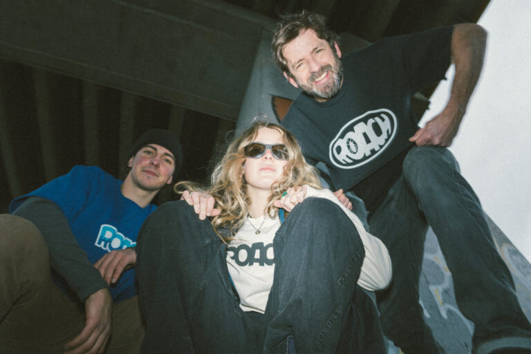 Roach x Race Face Channels 90'er North Shore Freeride med Casual Wear Collection