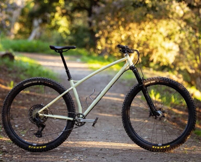 Sklar Bikes Tall Tale Hardtail er tilbage på lager med geoopdateringer og to friske farver
