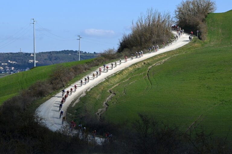 'Han vil bare smadre alle' – hvorfor Strade Bianche ikke kan gå glip af denne weekend, startende med Paul Seixas-Tadej Pogačar-duellen