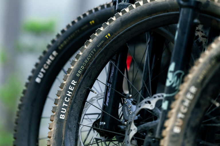 Specialiserede MTB-dæk bliver radiale(ish) for mere greb, støttende slagter og eliminator