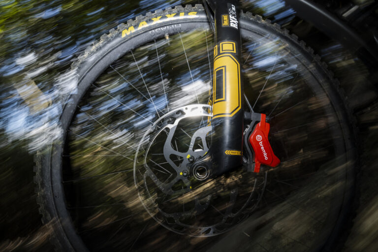 Ikoniske røde Brembo-bremser ramte MTB-markedet med unik rytterjustering: Første ture