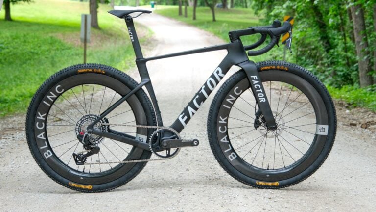 Unnamed Factor prototype løb under Romain Bardet på Unbound – og ja, den har DEN gaffel