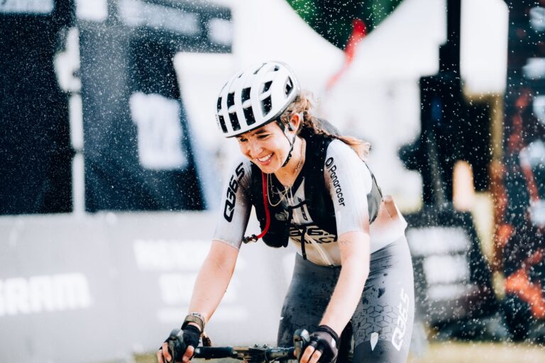 “Først og fremmest har jeg endnu et 350 kilometer cykelløb at køre!” – Britisk grusmester og Traka 560-vinder Maddy Nutt på racing Unbound XL