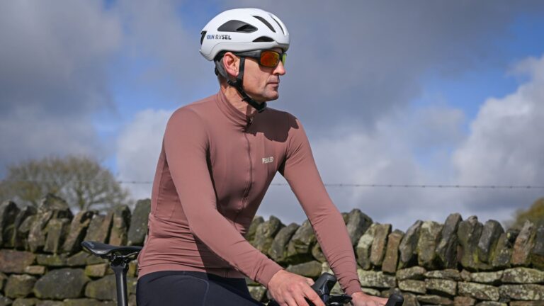 PEdALED Element Long Sleeve Jersey anmeldelse: et minimalistisk alternativ til køligt vejr