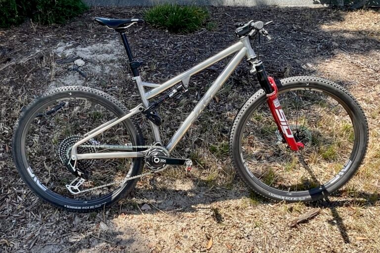 Første kig: Sage Project FAF, en Made-in-USA Full-Suspension Titanium Mountain Bike