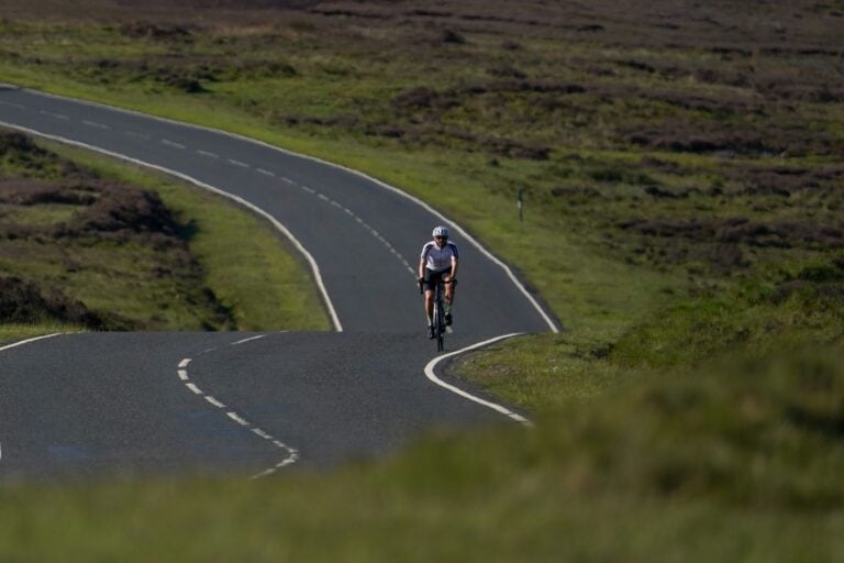Det er for varmt til at lave noget i Storbritannien i dag, og det inkluderer store cykelture eller jagte Strava-segmenter