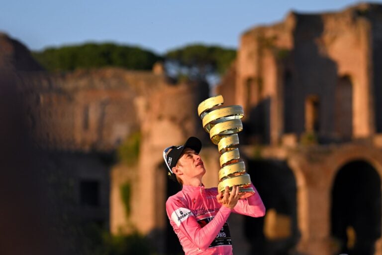 Skarpe kanter, ungdommens overflod og 'brændende løbsnumre' – hits and misses af Giro d'Italia 2026