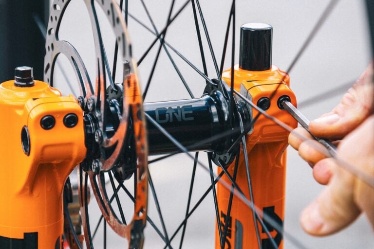 OneUp-komponenter udvider Hub Lineup med DH- og SuperBoost-muligheder