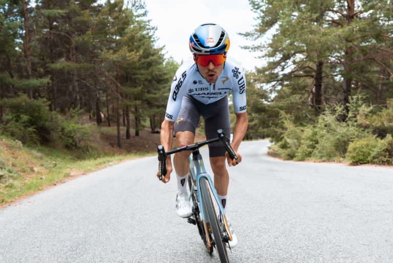 'Vi kører proaktivt' – Tom Pidcocks Pinarello Q36.5-hold til Tour de France afslørede